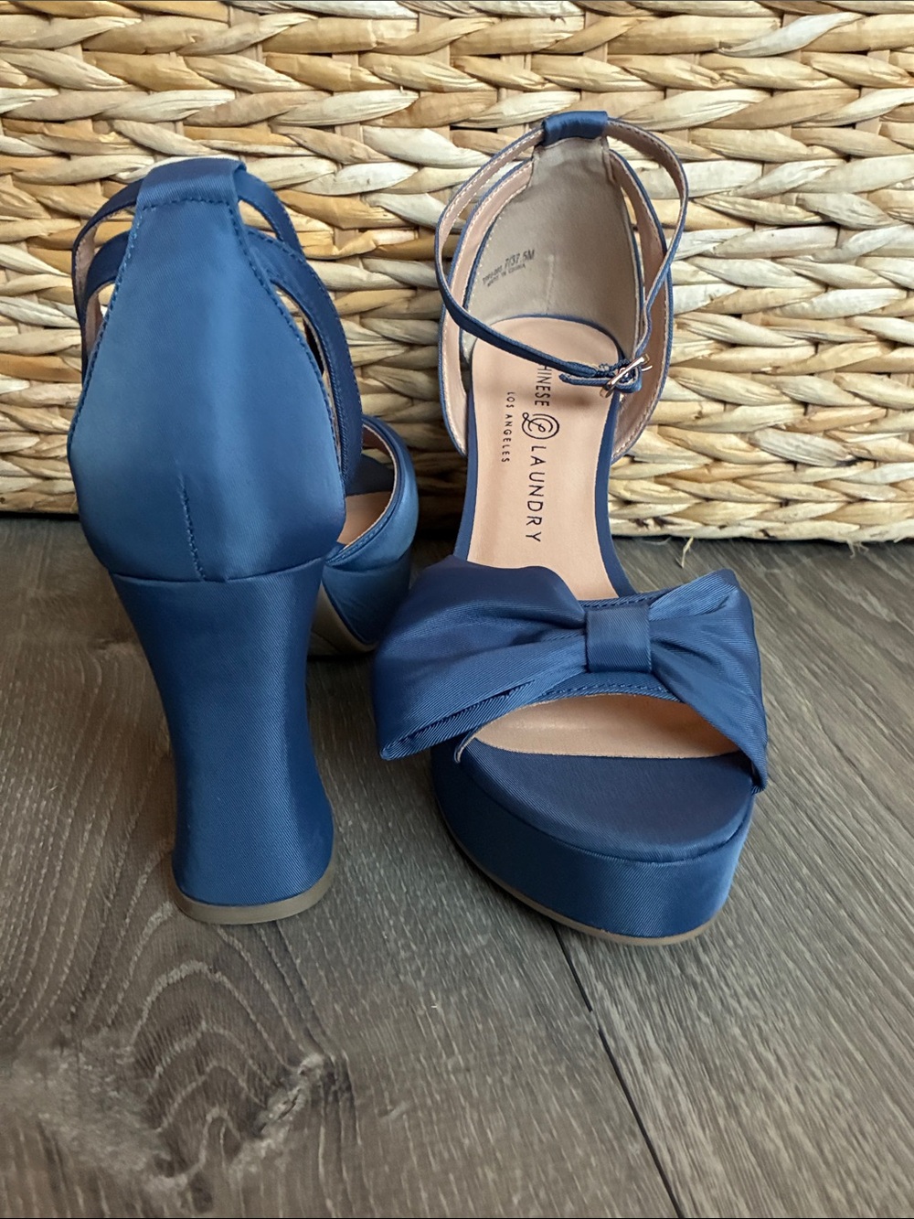 🎁 Chinese Laundry Navy Bow Ankle-Strap Platform Heels Size 7 NIB - Picture 13 of 16